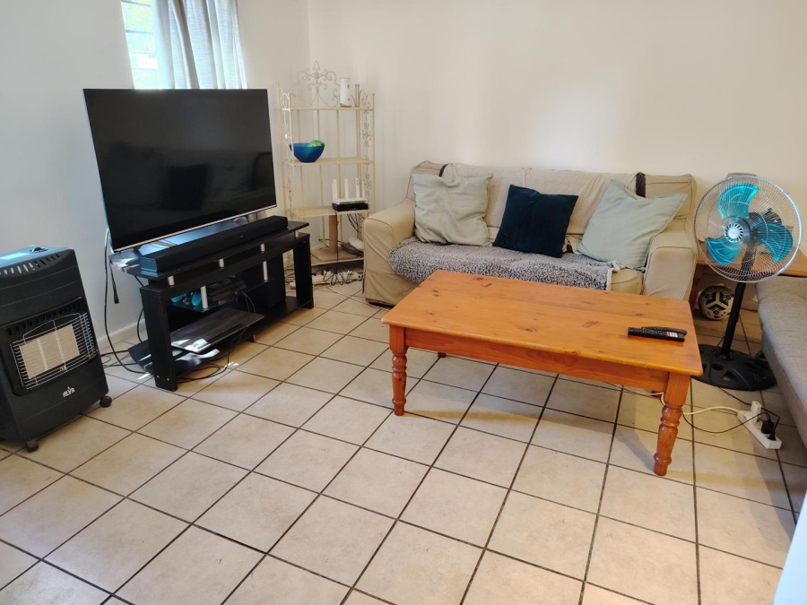 To Let 2 Bedroom Property for Rent in Uitzicht Western Cape